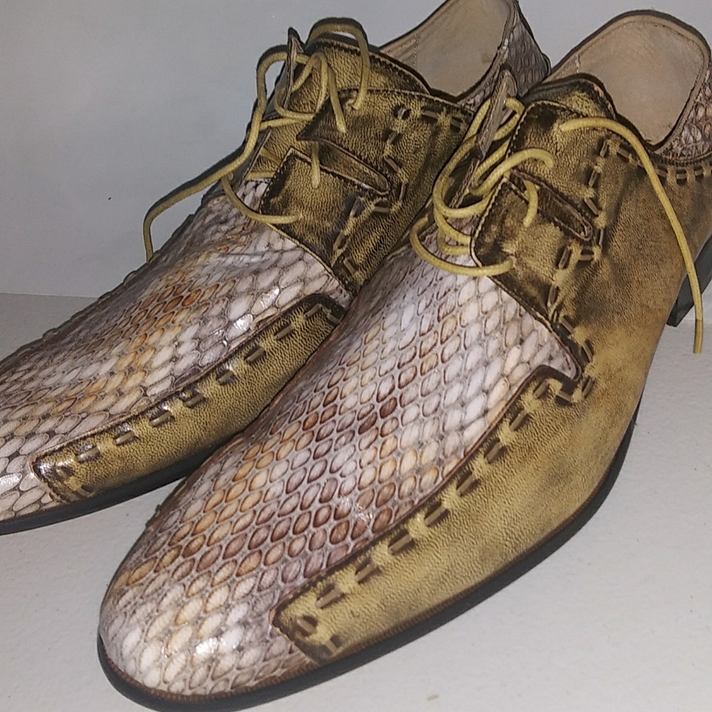 Loafers by Giovanni,Snakeskin designs w a jungle t
